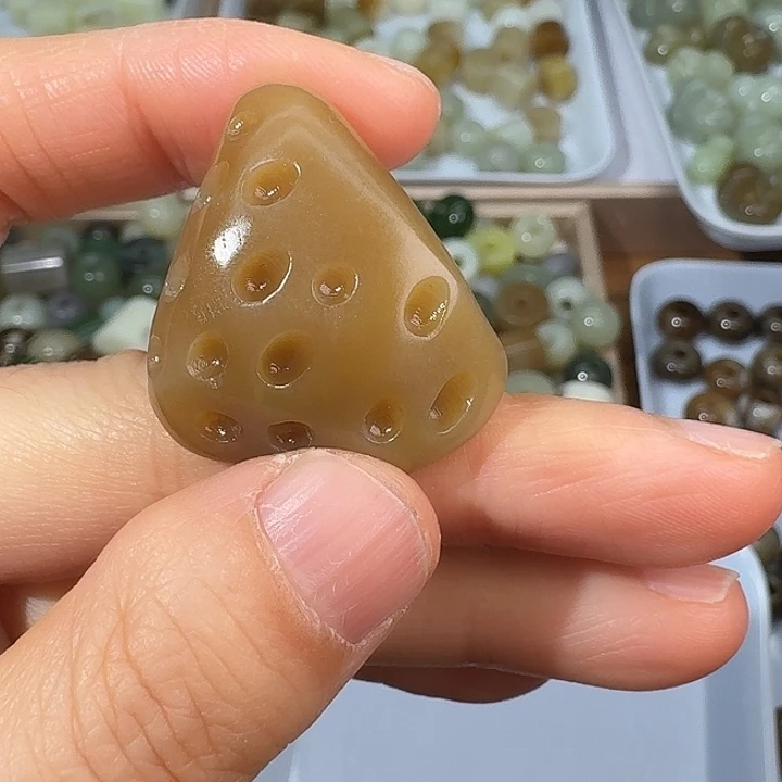 和田玉（糖玉）未镶嵌颈饰