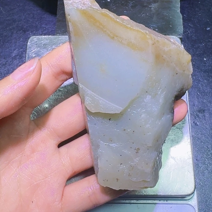 未镶嵌和田玉（糖玉）珠宝半成品