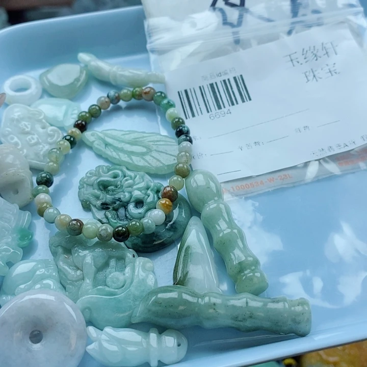 翡翠未镶嵌颈饰翡翠