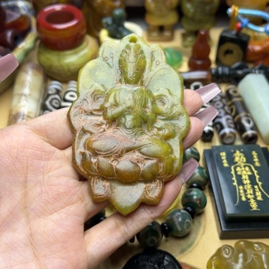 蛇纹石玉未镶嵌颈饰