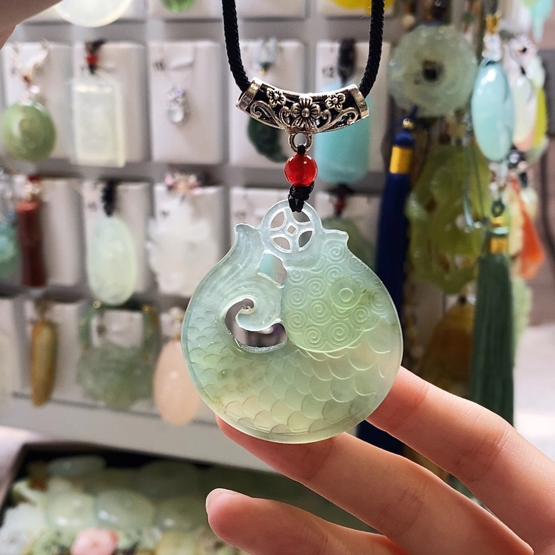 蛇纹石玉未镶嵌颈饰