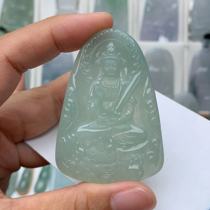 翡翠未镶嵌颈饰文殊