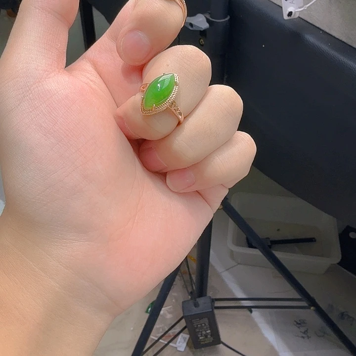 未镶嵌戒指和田玉（碧玉）