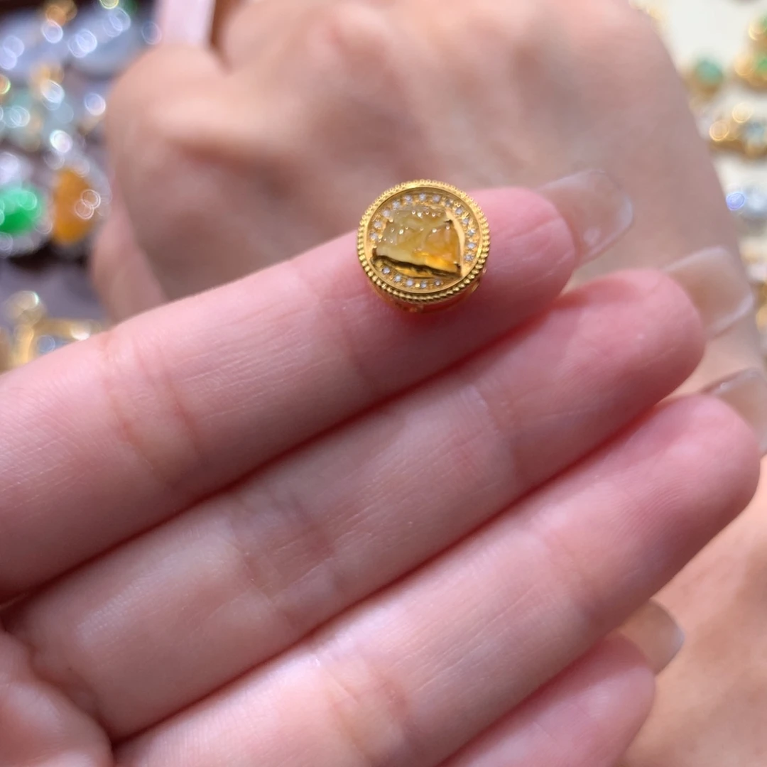 鱼***儿翡翠18K金镶嵌颈饰翡翠