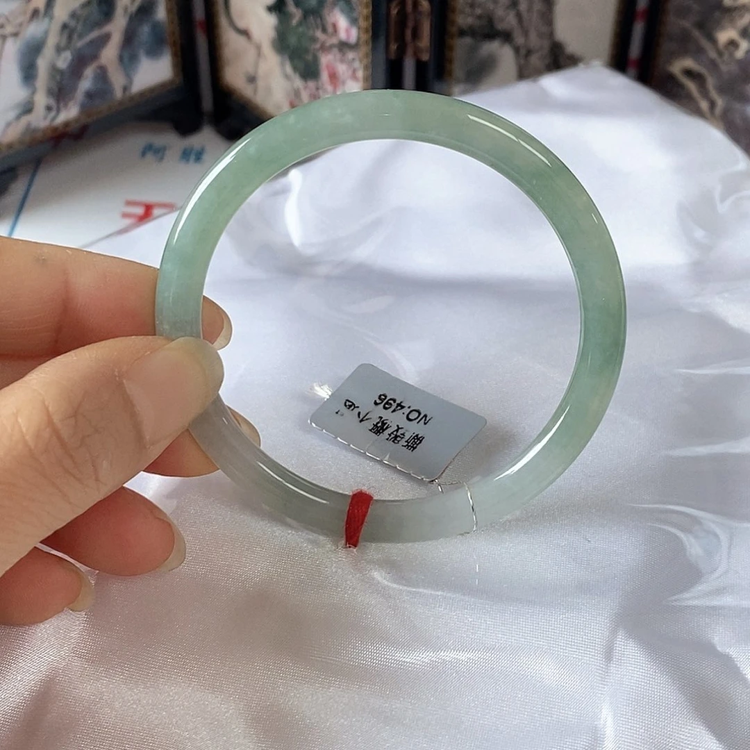 翡翠未镶嵌手镯（圆镯）52.4