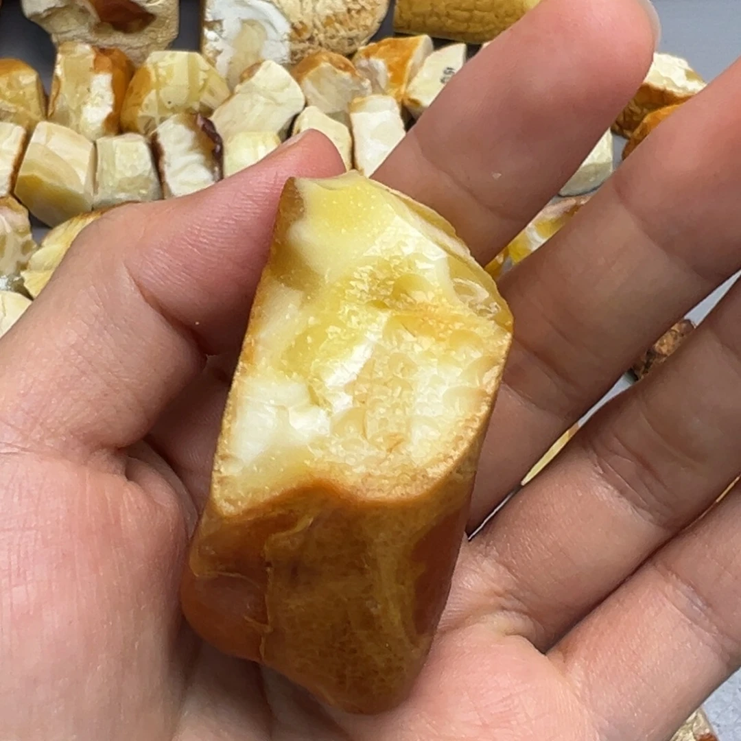 孤***心定制琥珀未镶嵌蜜蜡
