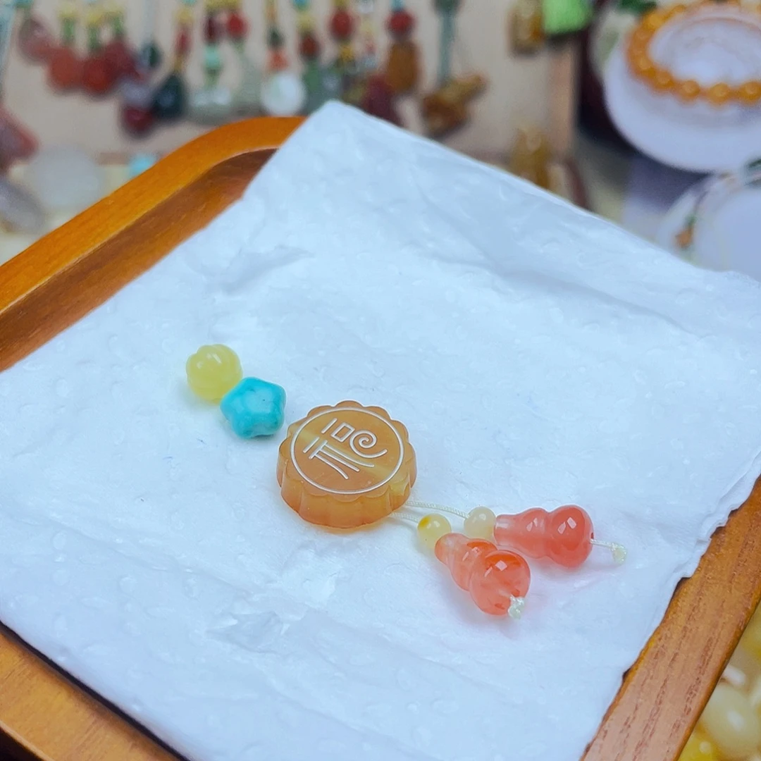 幸***鸭裸石琥珀未镶嵌拍2件