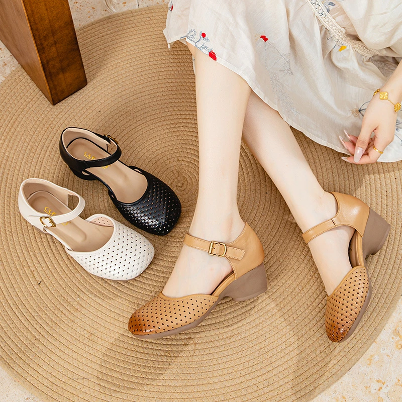 6923   夏季新款2025中老年镂空妈妈凉鞋中跟防滑洞洞女凉鞋