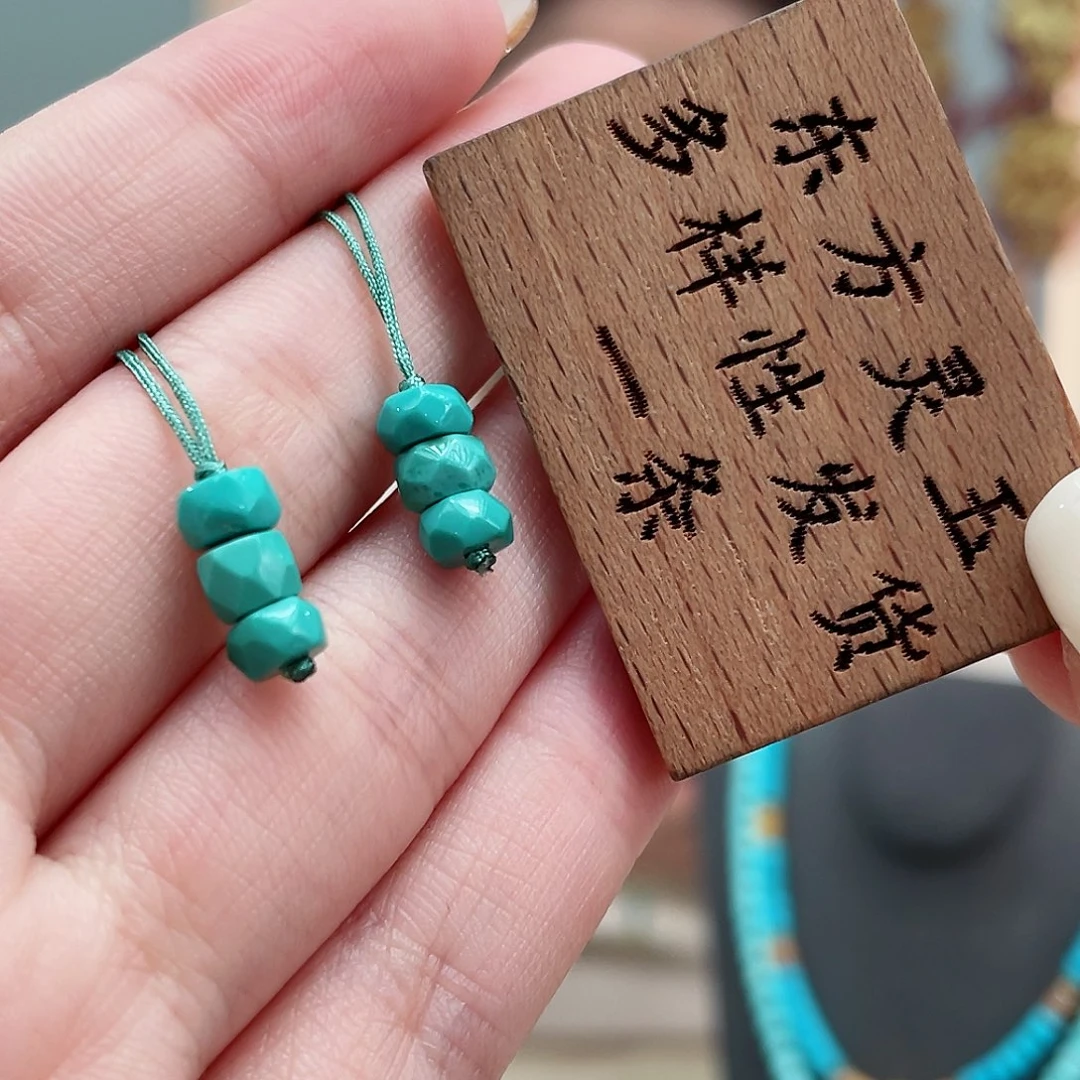 绿松石颈饰未镶嵌