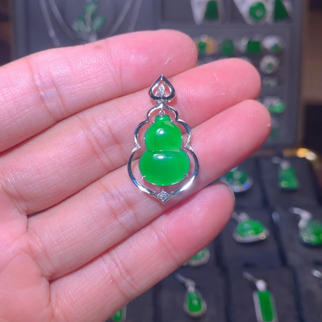 吊坠(不含链)18K金镶嵌翡翠葫芦