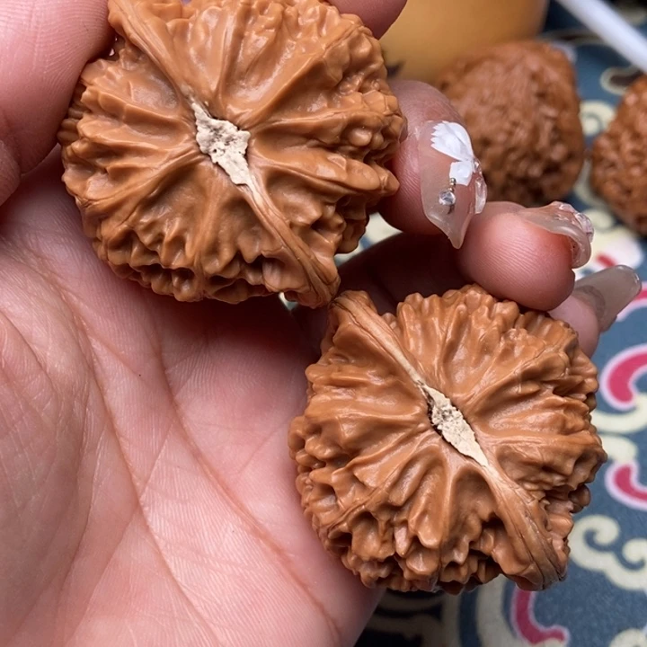 文玩核桃把件陈****ㅤ宫灯