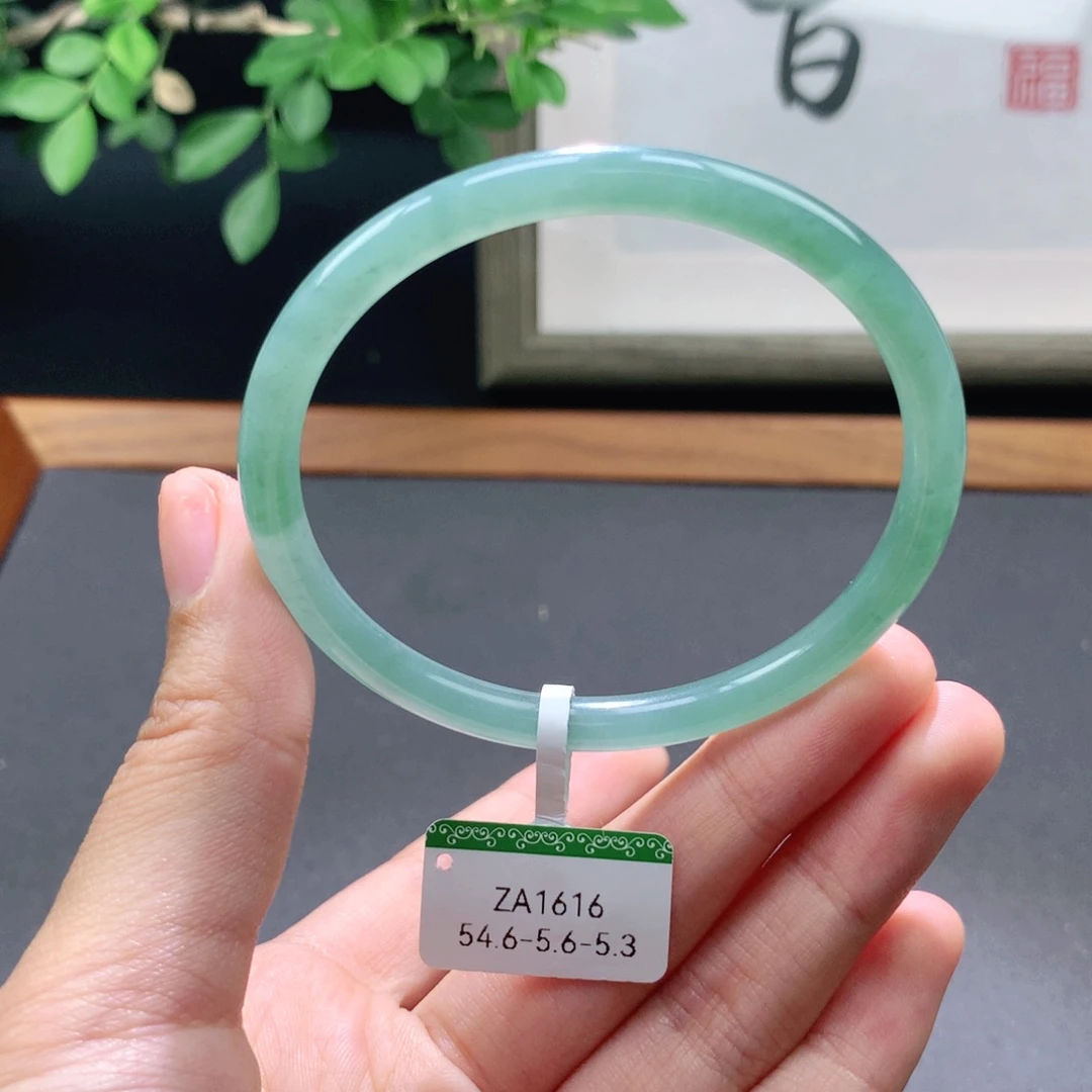 翡翠手镯未镶嵌天然翡翠手镯