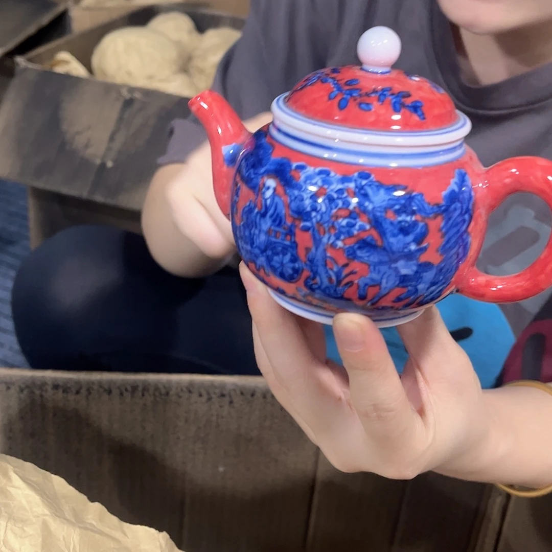 摆件/////景德镇陶瓷器。茶壶。红。