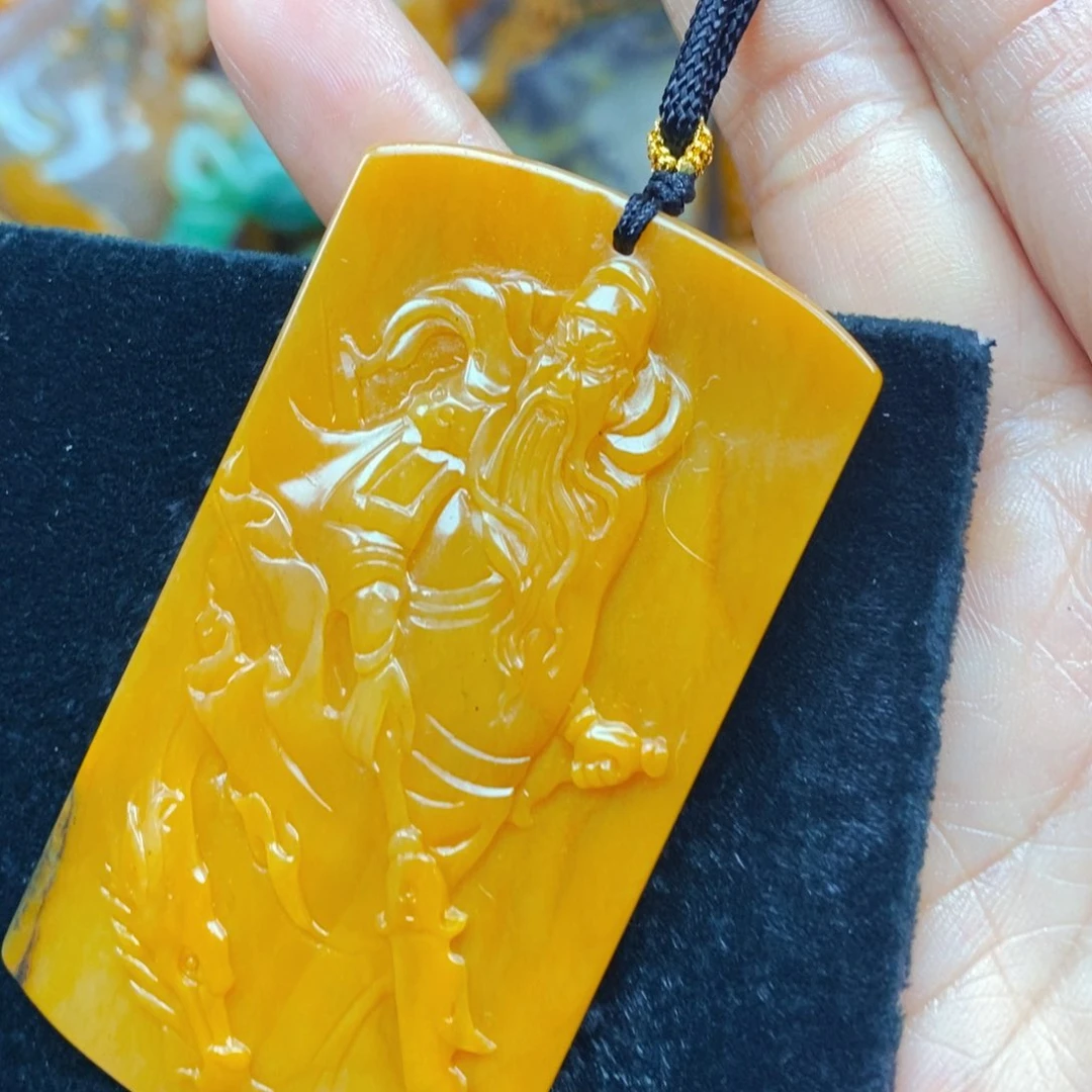 未镶嵌石英质玉（黄龙玉）颈饰