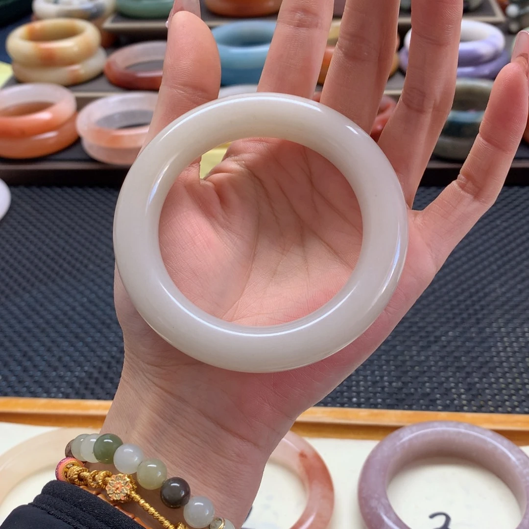 石英质玉手镯未镶嵌