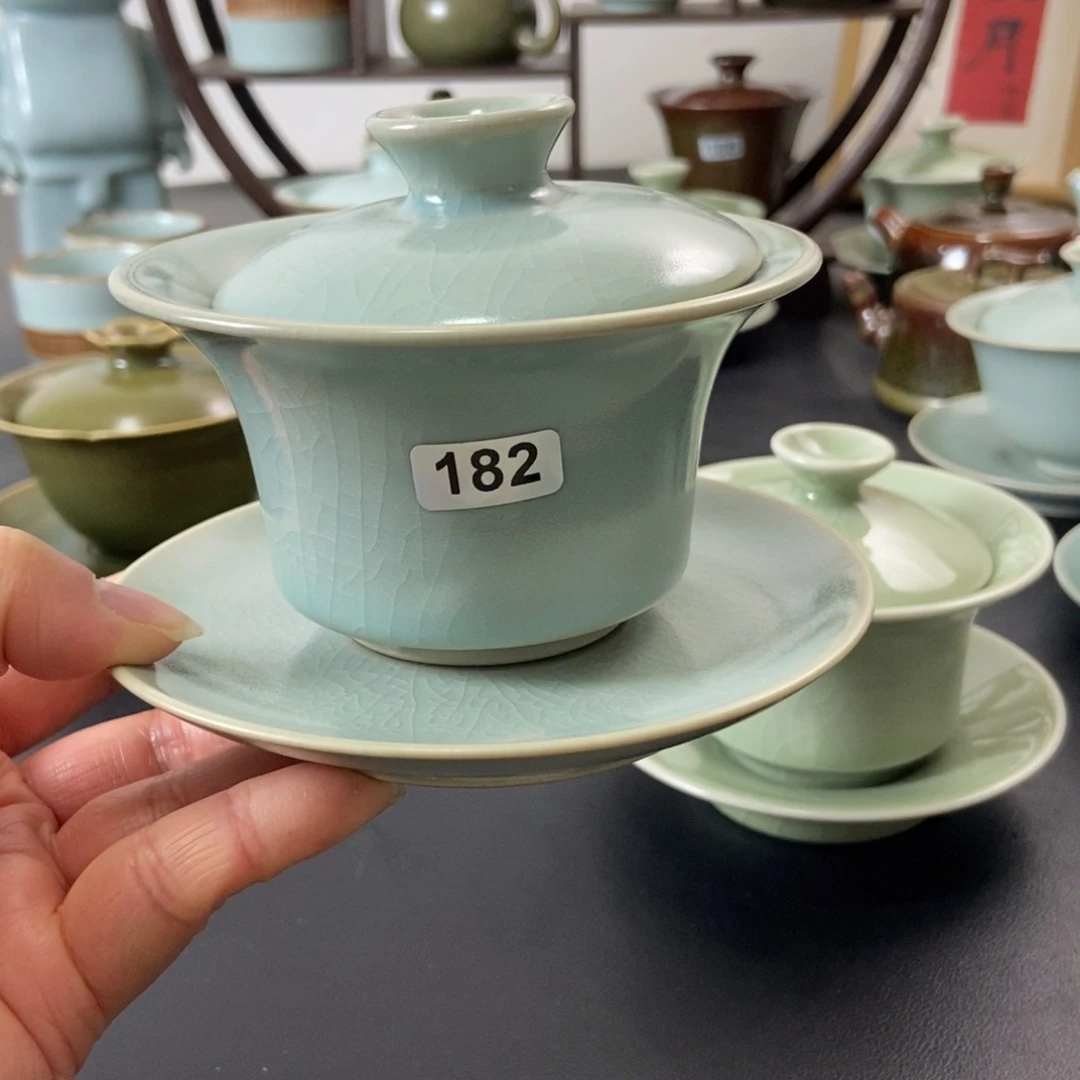 芊***芊二级品仿古釉马蹄盖碗