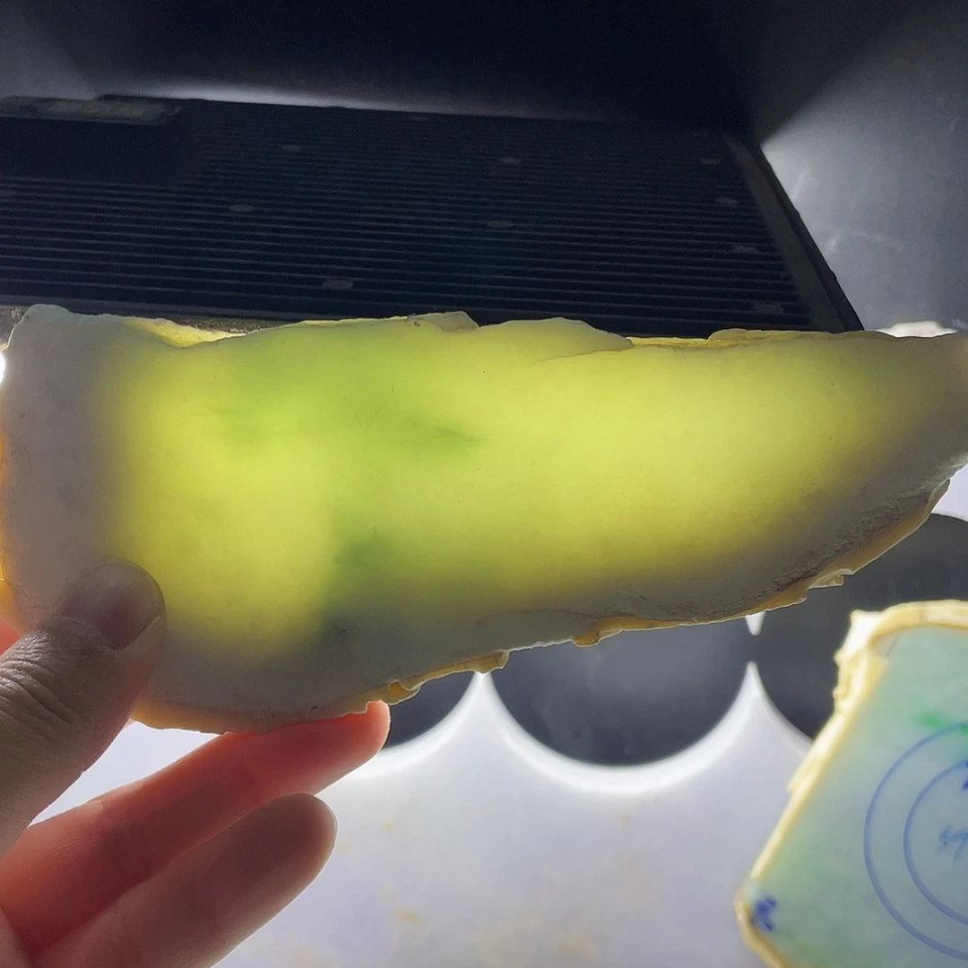 翡翠颈饰未镶嵌毛料85