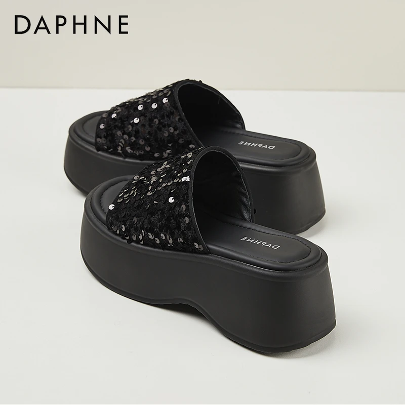 达芙妮厚底凉鞋女休闲夏季防滑外穿凉拖亮片松糕底女士一字拖鞋子