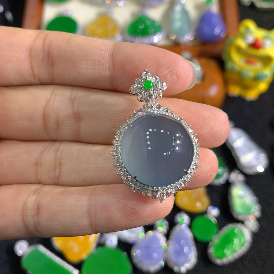 翡翠18K金镶嵌颈饰