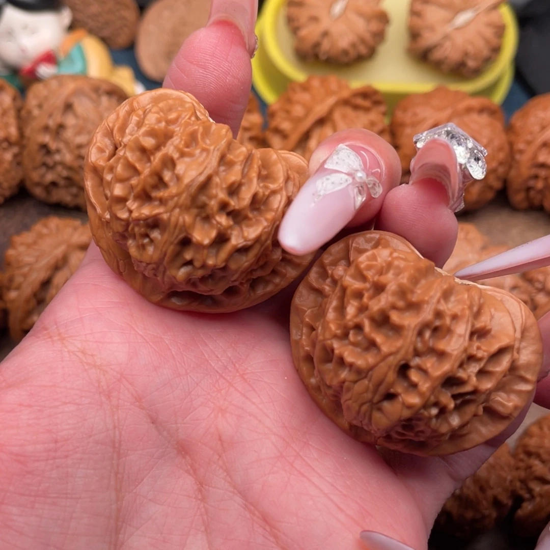 文玩核桃把件红皮桃心宫灯42