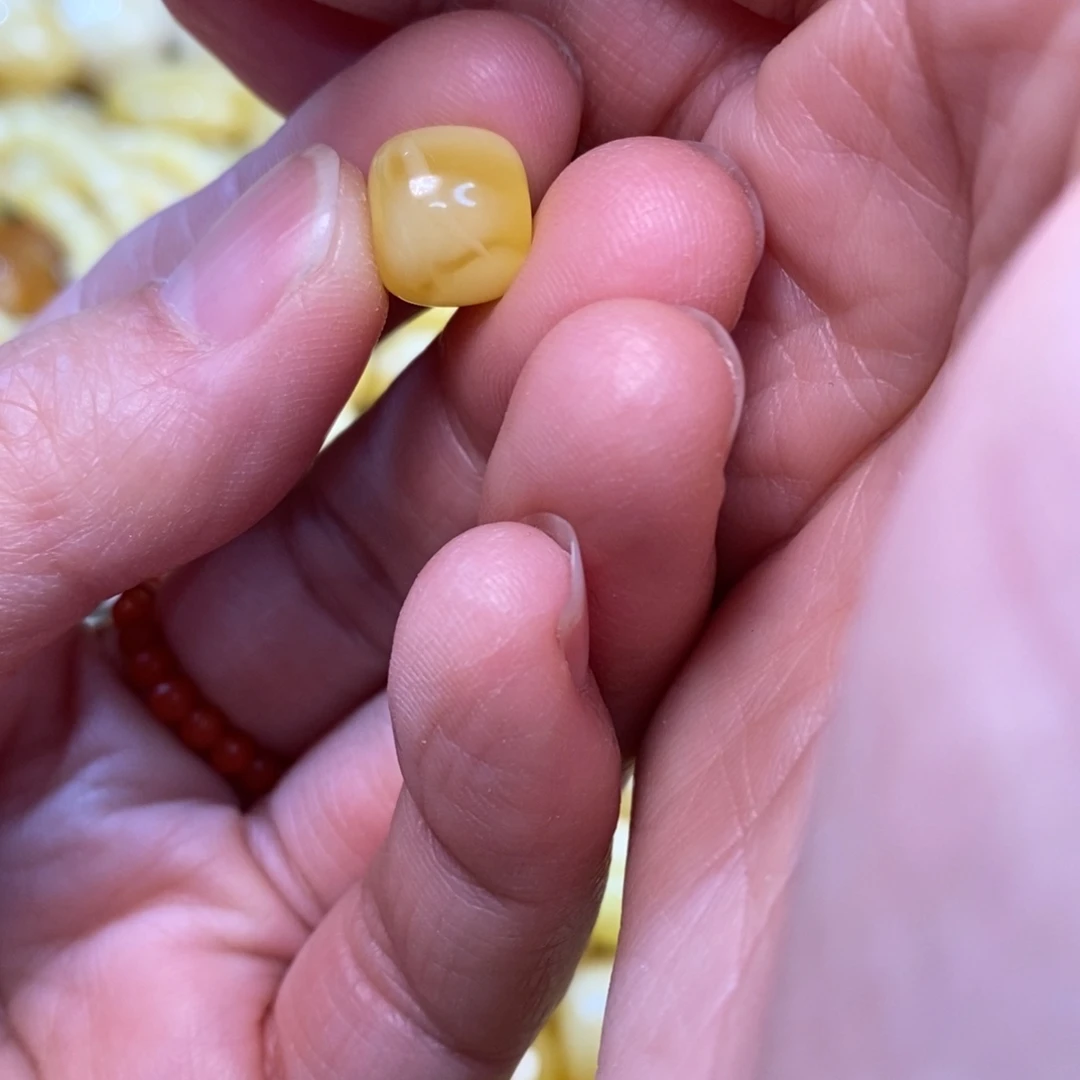 L****琥珀未镶嵌裸石原矿蜜蜡