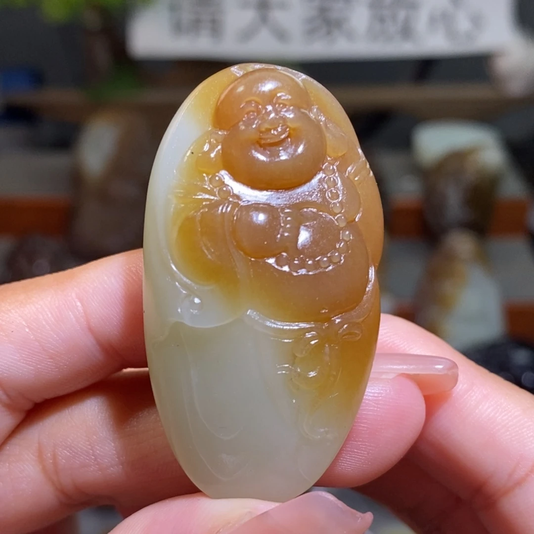 颈饰未镶嵌和田玉（糖玉）开心佛
