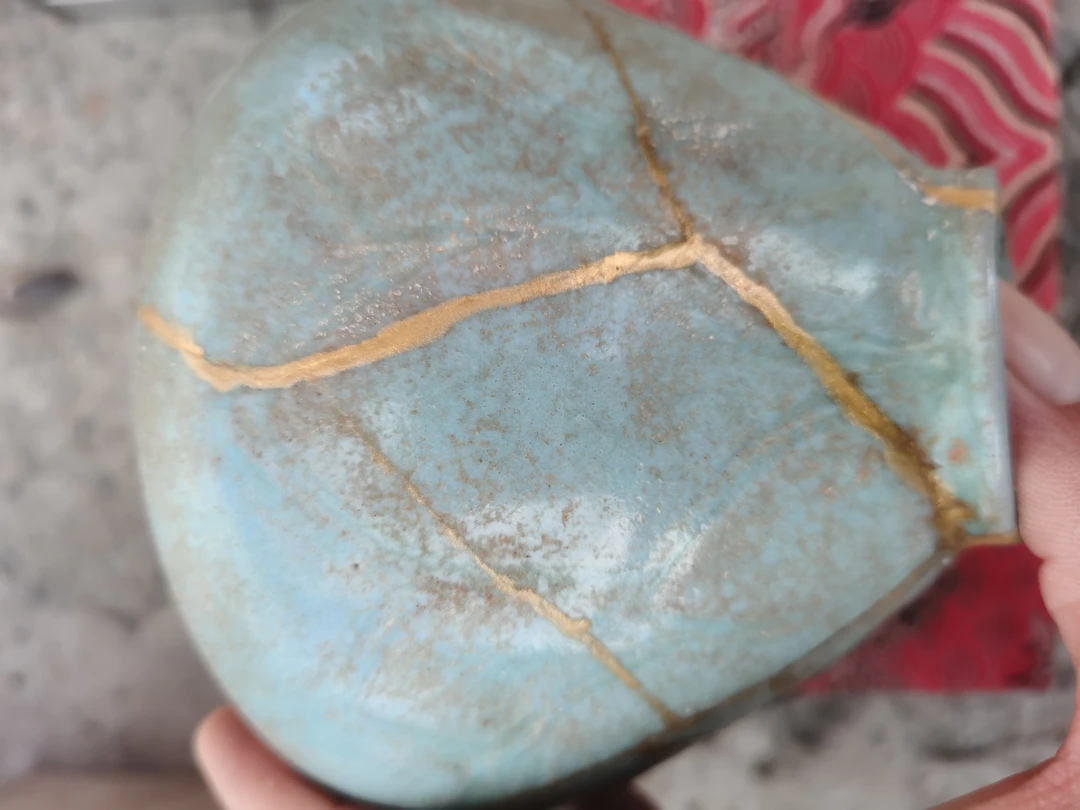 汝窑斗笠碗，金缮修复，使用痕迹明显，釉色温润如玉陶瓷柴窑纯手工