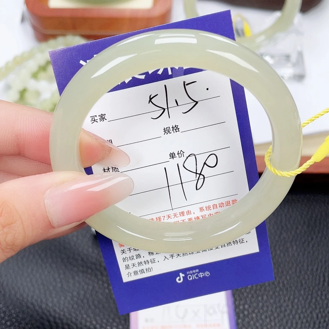 和田玉未镶嵌手镯