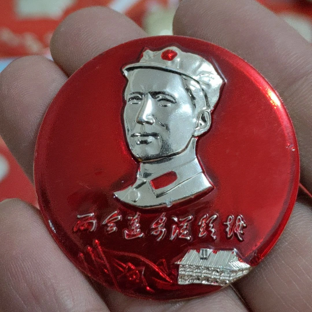 f***e其他普通金属圆形红色人物像章