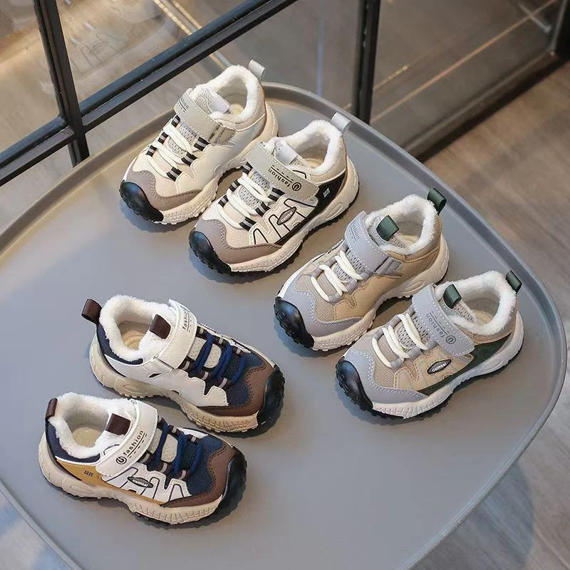 扣号链接时尚儿童百搭运动鞋