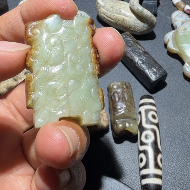 友***绣未镶嵌手链和田玉（糖玉）