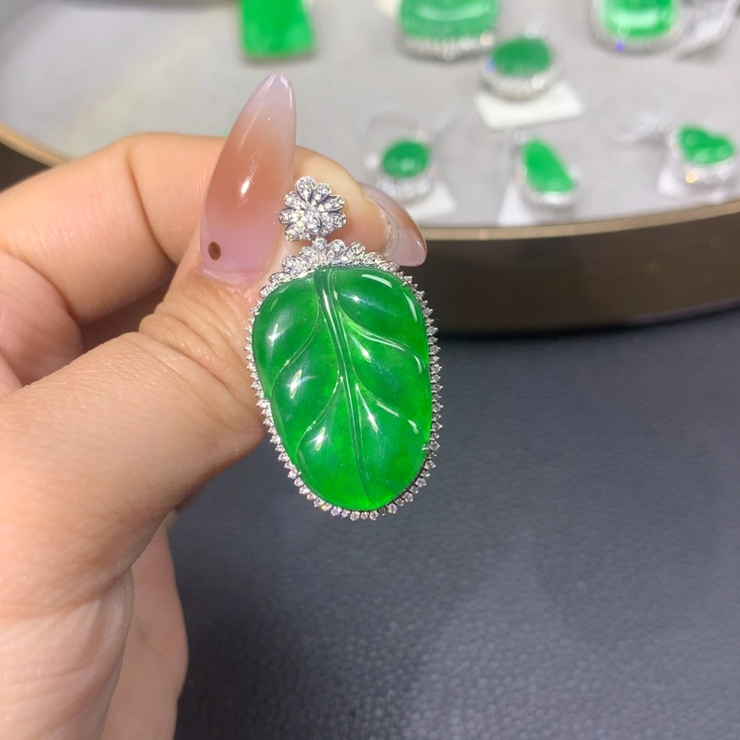 翡翠颈饰18K金镶嵌翡翠