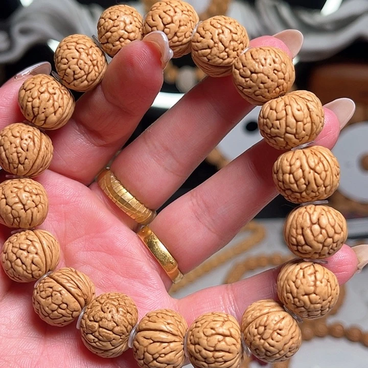 张*桥盘锦铁扇公主手串