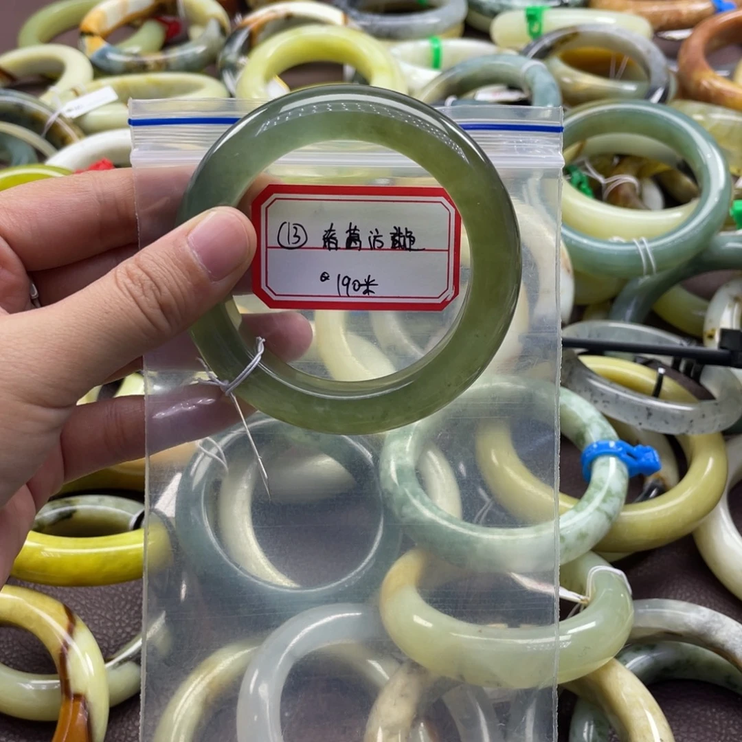 诸***璇蛇纹石玉未镶嵌手镯