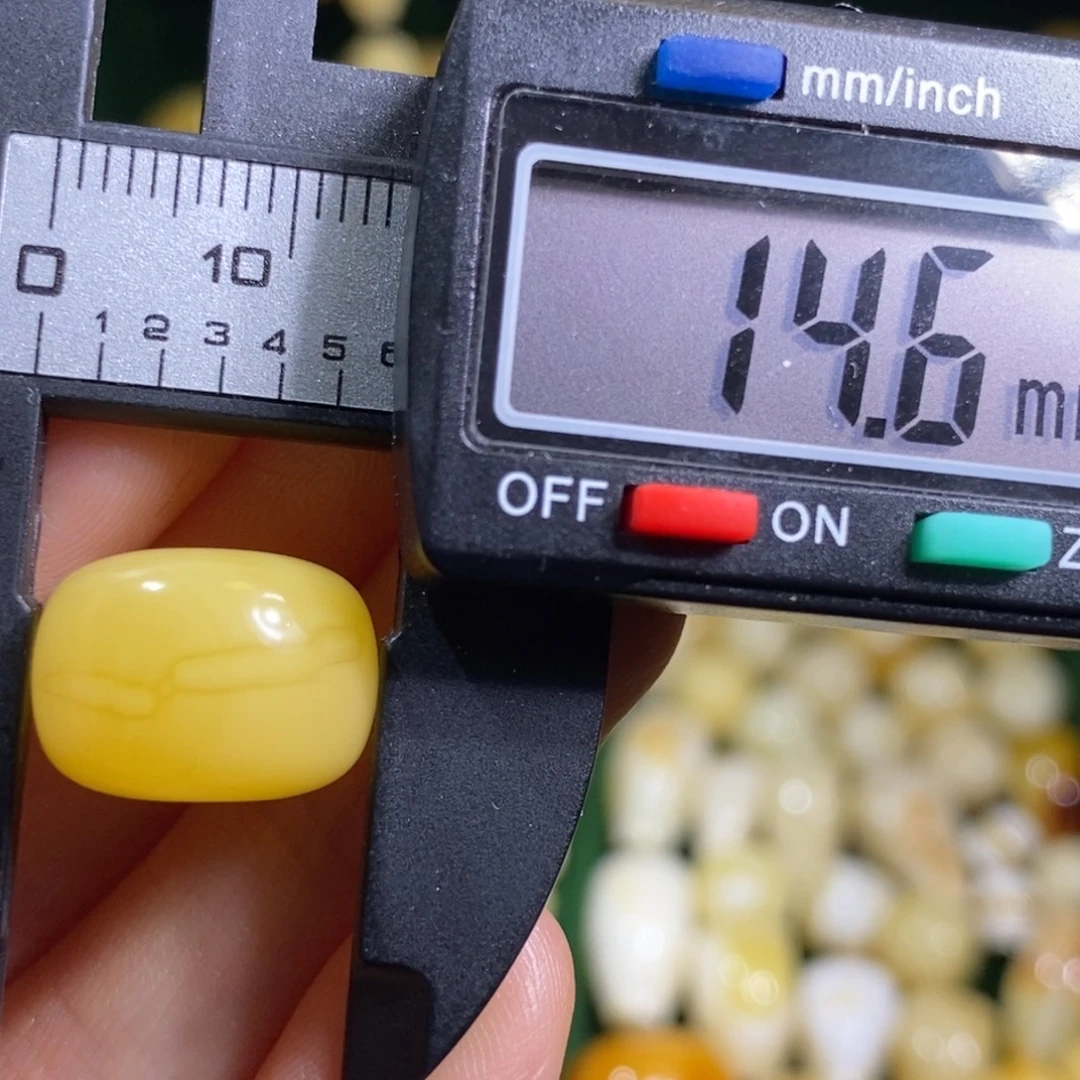 蜜蜡未镶嵌裸石配饰