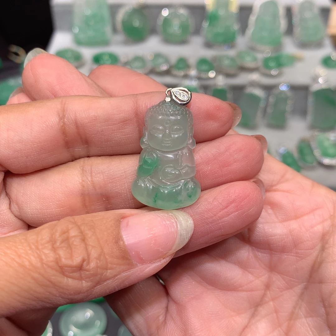 颈饰未镶嵌石英质玉（非洲翠）