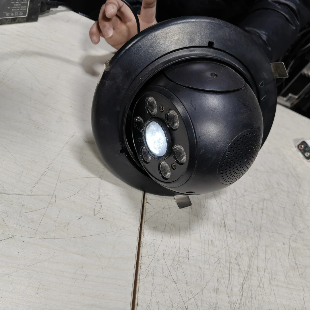 不包邮，正常使用，摇头图案染色灯一台