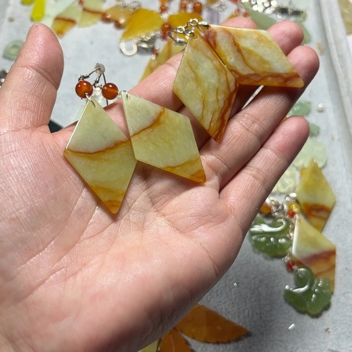蛇纹石玉合金耳饰