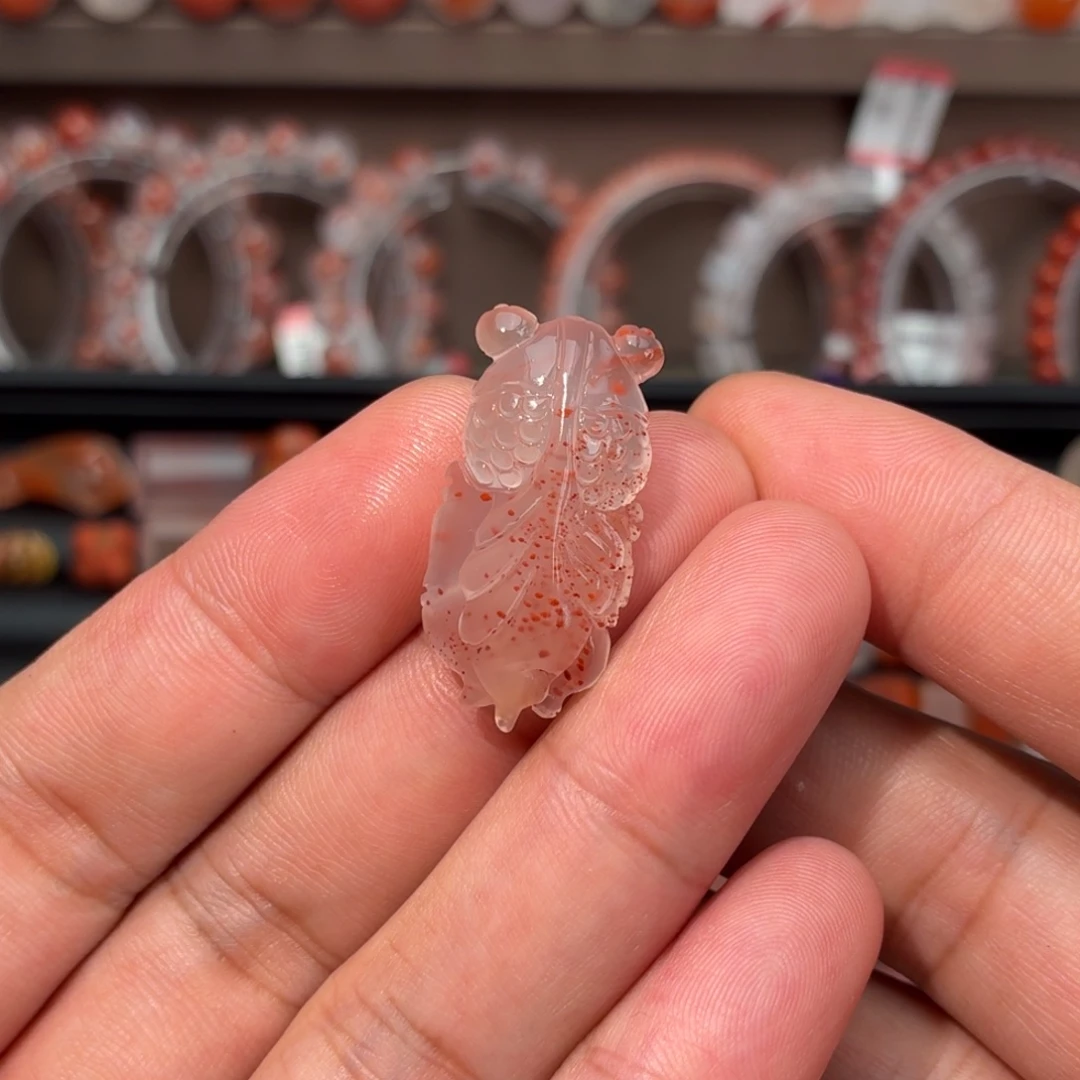 南红玛瑙未镶嵌川料满天星金鱼