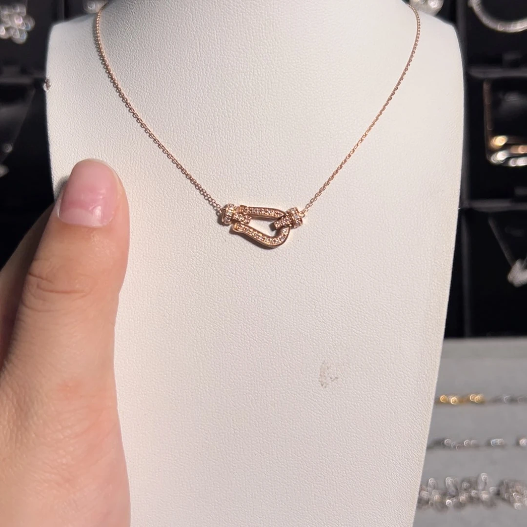 颈饰18K金镶嵌钻石马蹄项链