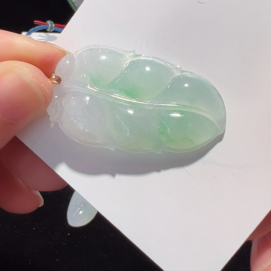 翡翠18K金镶嵌颈饰吊坠