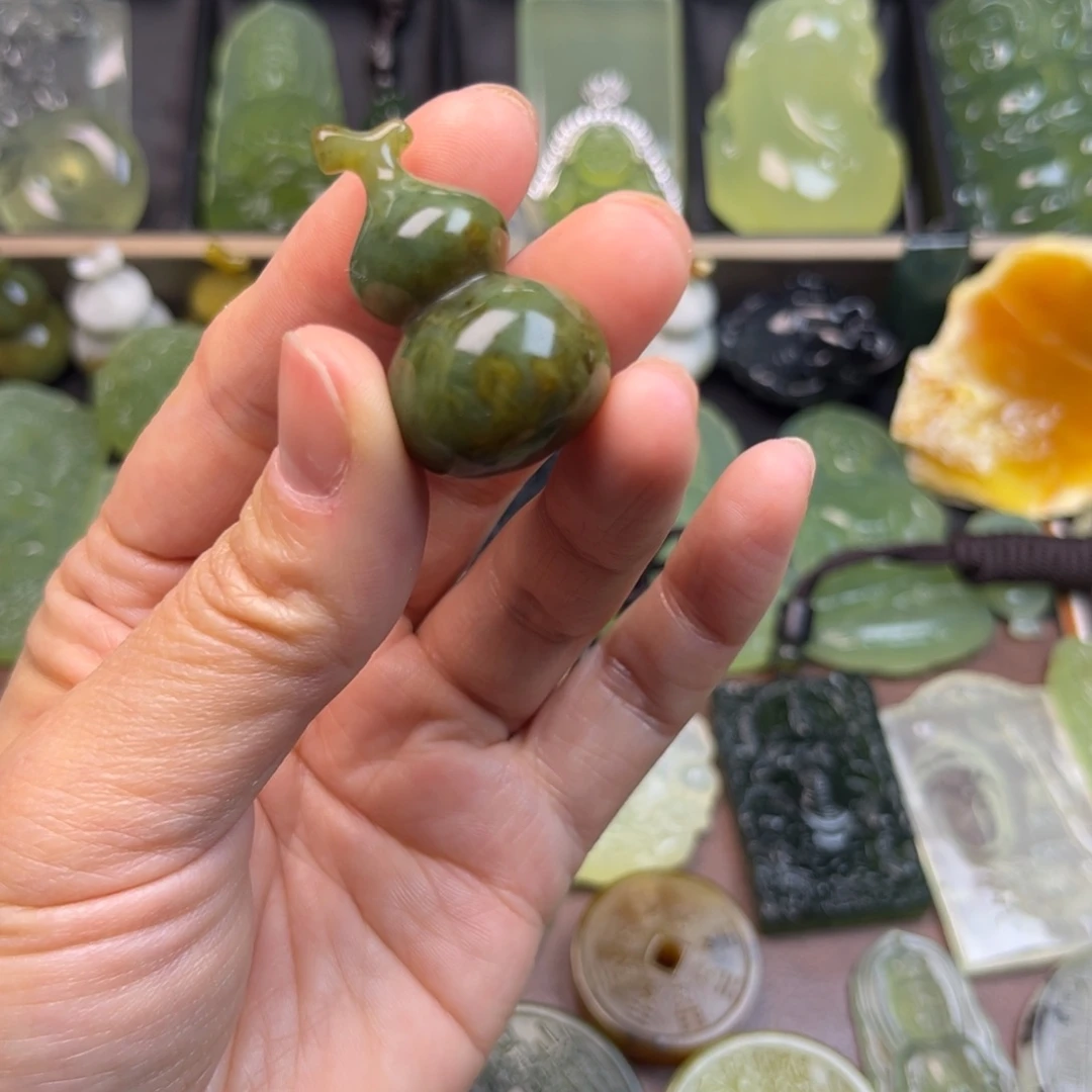 蛇纹石玉未镶嵌吊坠(不含链)