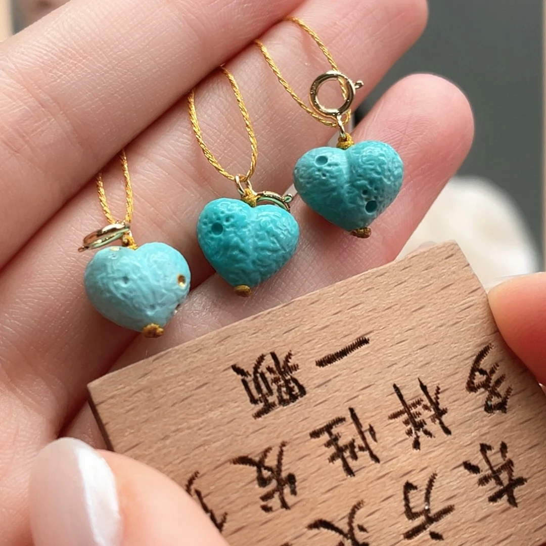 未镶嵌绿松石颈饰