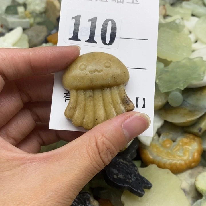 未镶嵌蛇纹石玉颈饰
