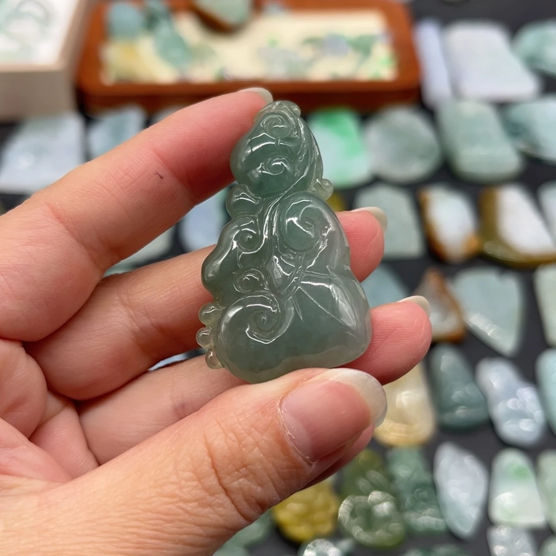 翡翠未镶嵌颈饰灵芝如意