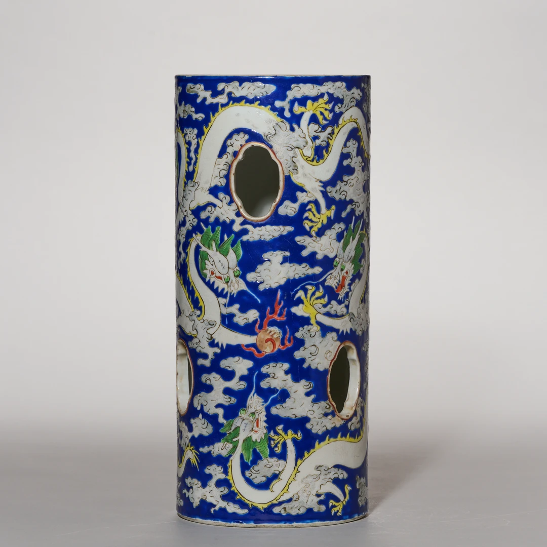 5237清中晚期·蓝地粉彩云龙纹帽筒【古董拍卖】