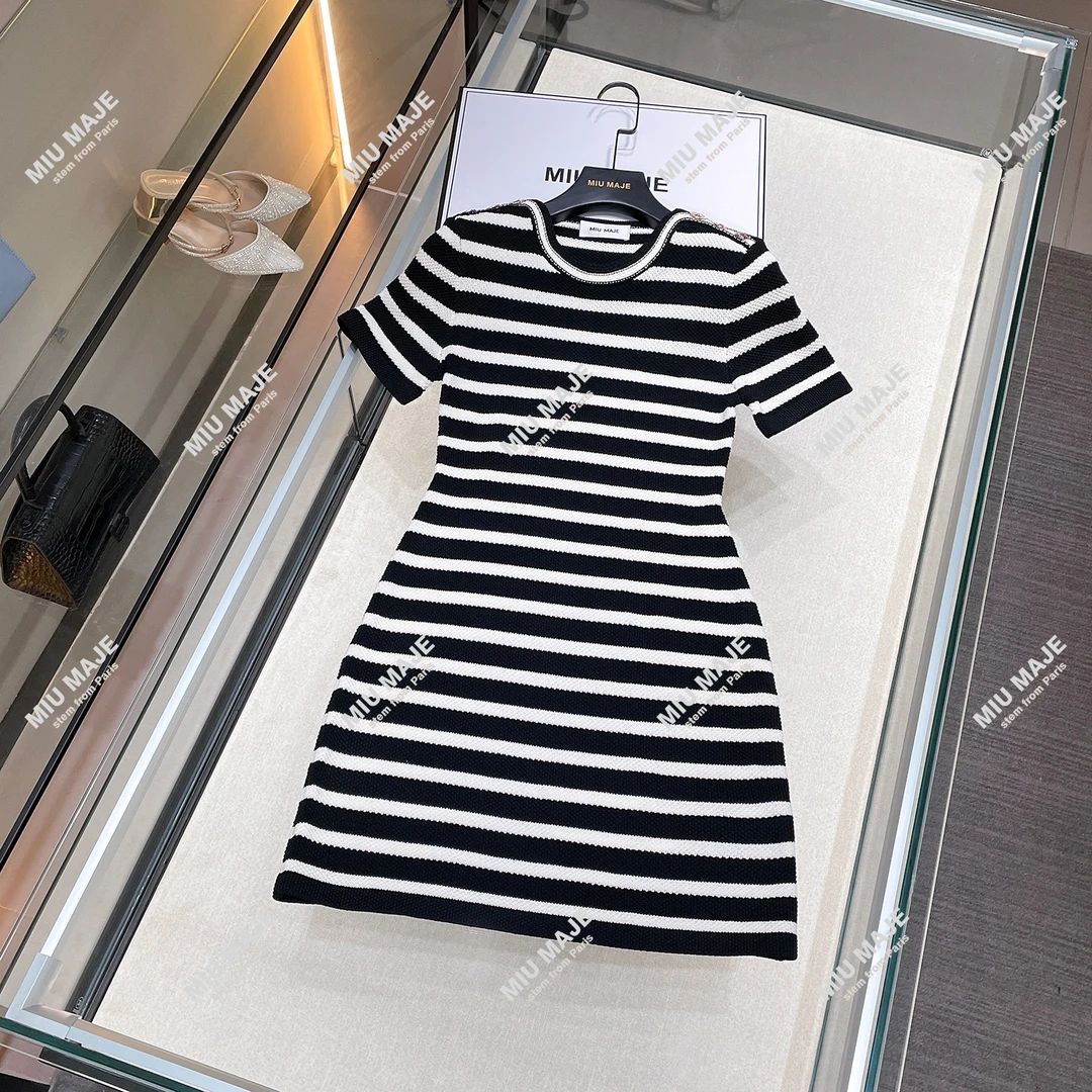 女装休闲风撞色条纹圆领收腰针织连衣裙DY4592