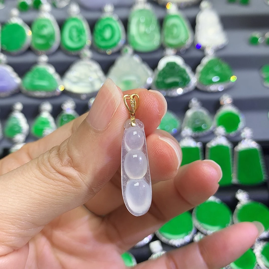 翡翠18K金镶嵌颈饰吊坠