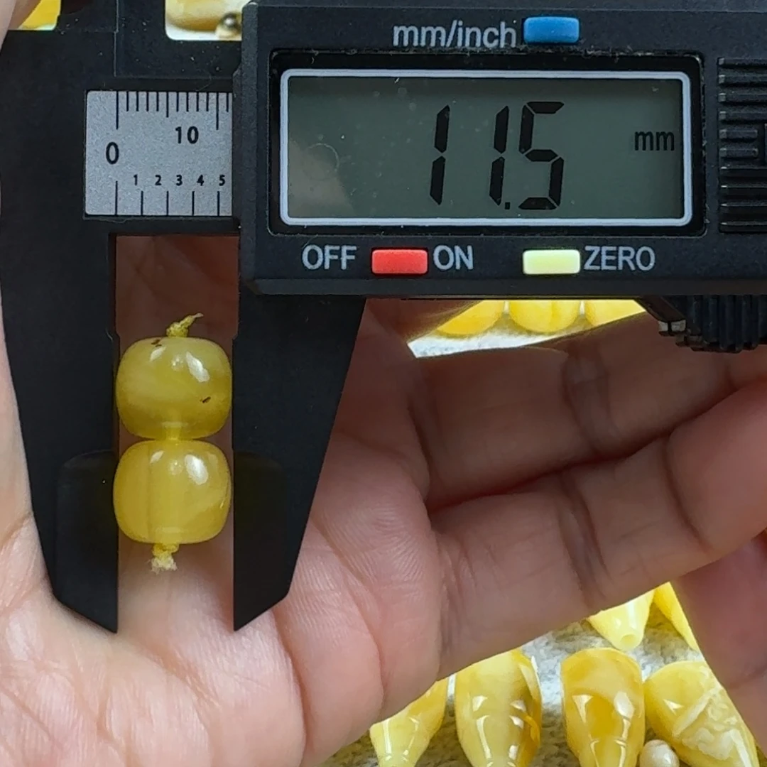 蜜蜡未镶嵌裸石47杂