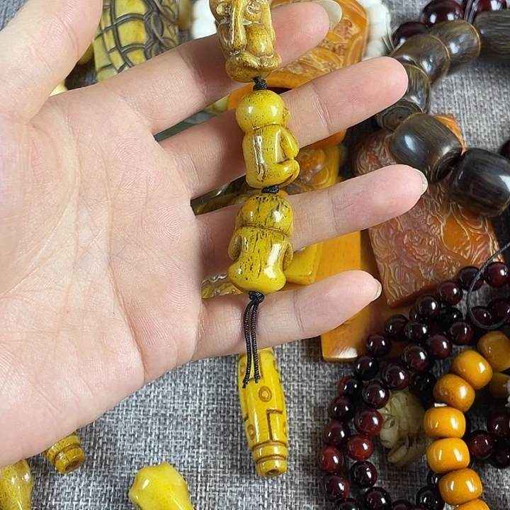 唐***鸭木质非金属吊坠，，